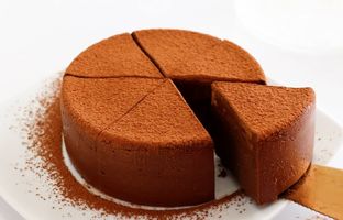 (ویدئو) با کمترین مواد اولیه و بدون فر این دسر شکلاتی مجلسی رو درست کن