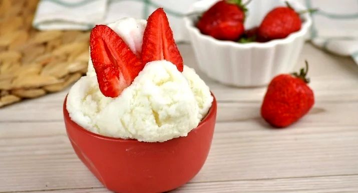 طرز تهیه یک بستنی وانیلی ساده و خوشمزه با شیر