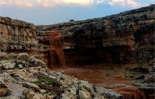 (ویدئو) به وجود آمدن آبشار در پی بارش باران در پلدختر
