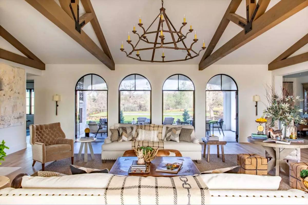 سبک مدیترانهای در دکوراسیون داخلی؛ آرامش ساحل با درخت زیتون!