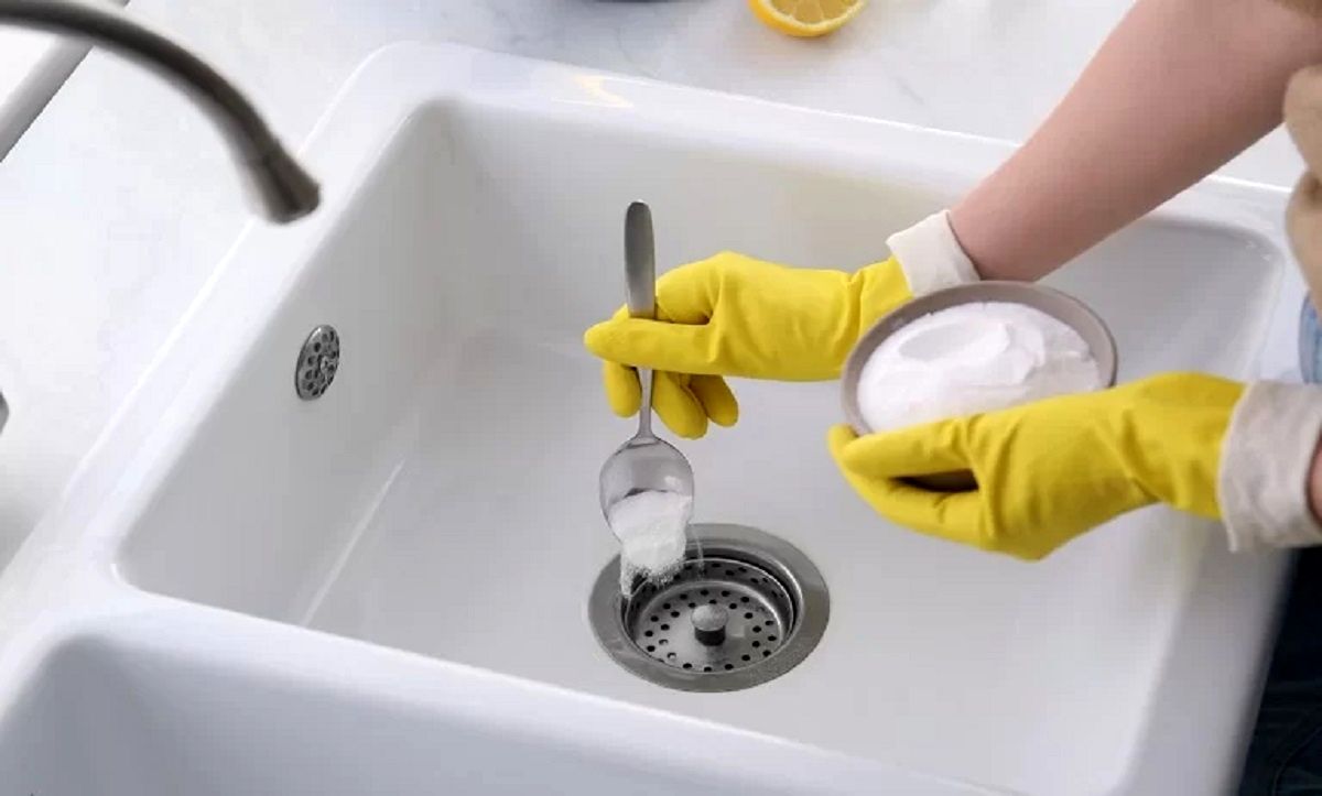 (تصاویر) با این ترفند ساده، سینک آشپزخونه‌ت رو برق بنداز و لوله فاضلاب رو باز کن