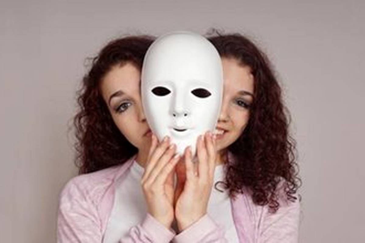 9نشانه آدمهای پوشالی و سطحی