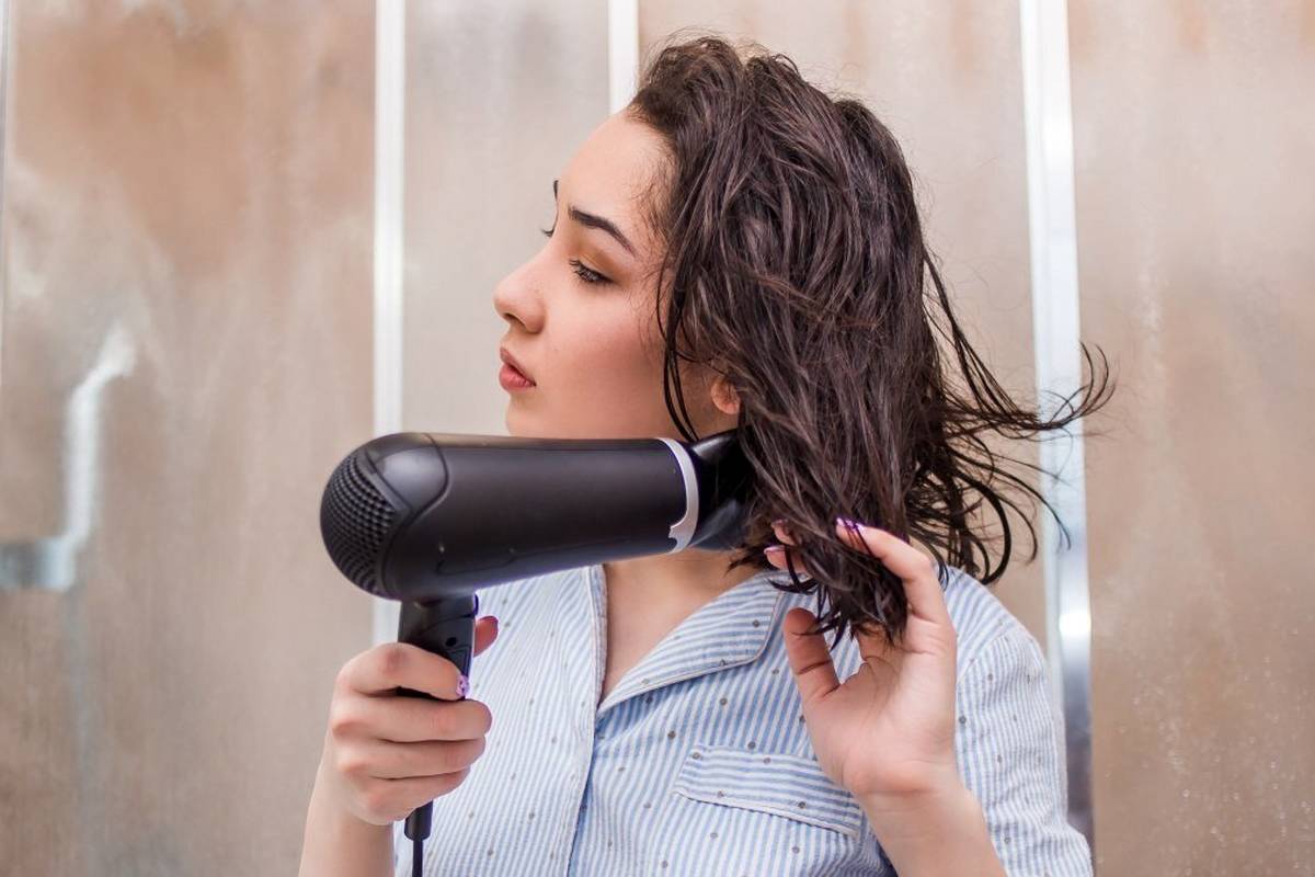 اصلاح یک باور غلط؛ آیا خوابیدن با موی خیس منجر به سرماخوردگی میشود؟
