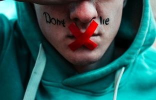 سه دروغی که مانع پیشرفت شما می‌ شوند