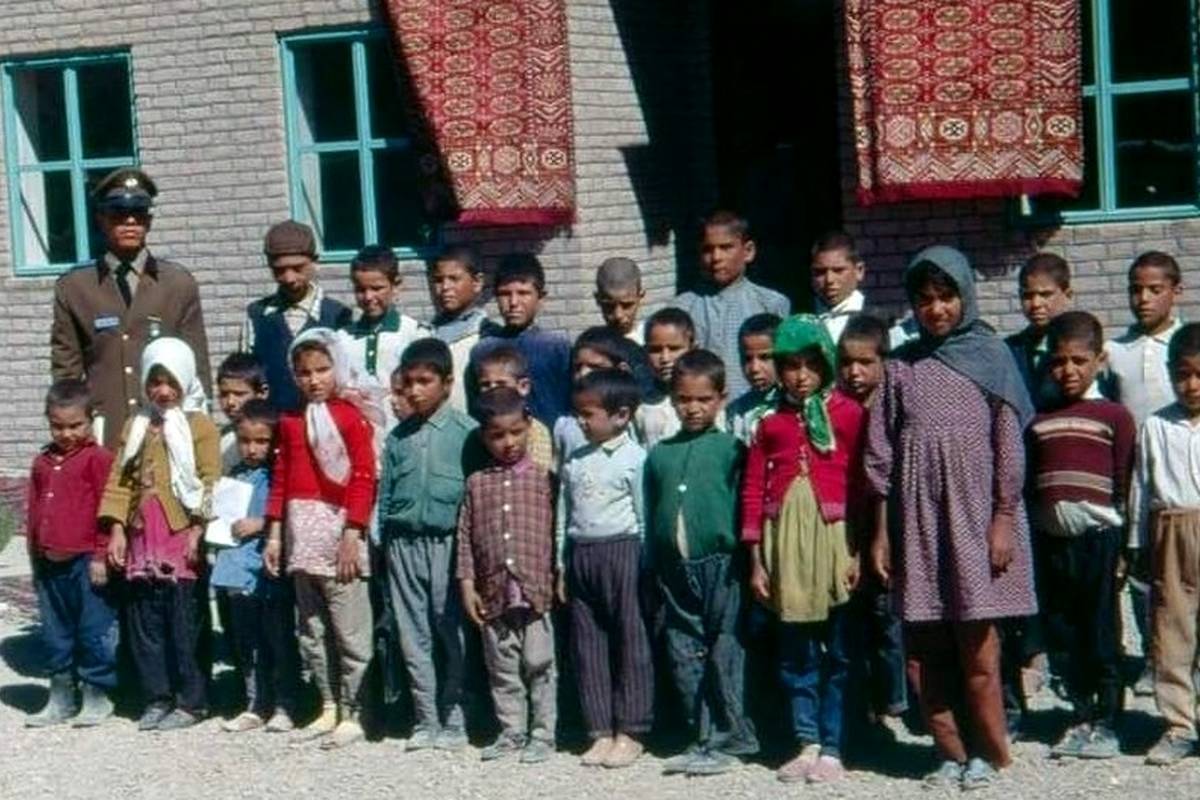 (تصاویر) سفر به ایران قدیم؛ قاب هایی زیرخاکی از روز اول مدرسه؛ ۵۰ سال قبل