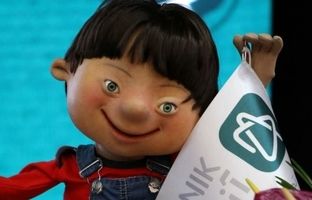 «عروسک‌های معلول» را می‌توان وارد دنیای کودکان کرد؟/عروسک سندروم داون «موچولو»