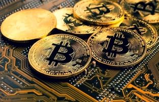 قیمت بیت کوین به رقم بی‌سابقه ۷۷۰۰۰ دلار رسید