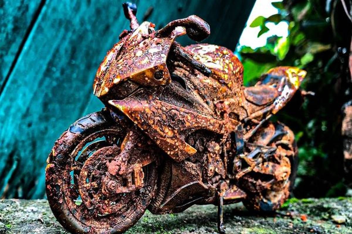 مراحل دیدنی بازسازی یک موتورسیکلت مسابقه ای مینیاتوری قدیمی + ویدئو