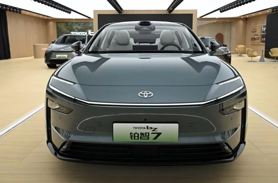 تویوتا bZ7 معرفی شد؛ سدان برقی پرچمدار برای بازار چین
