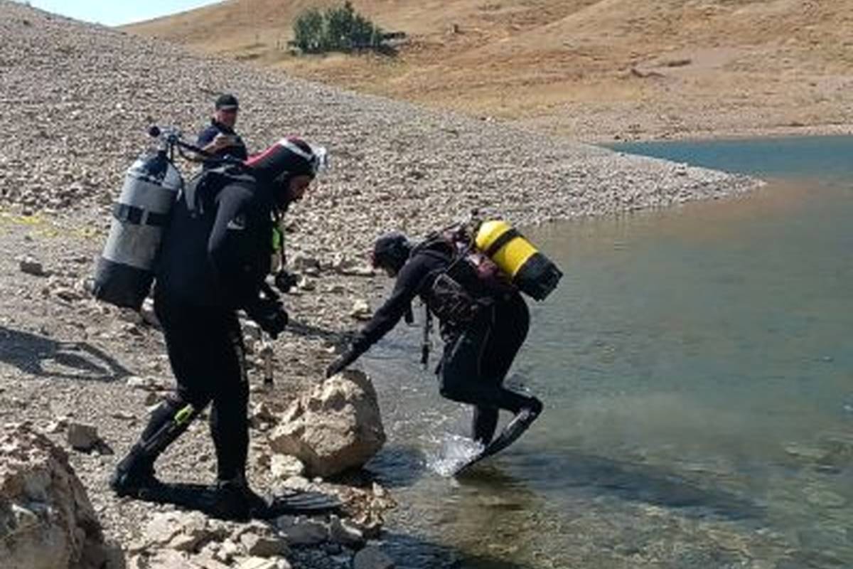 (ویدئو) تصاویر پاکسازی دریاچه تار دماوند توسط غواصان