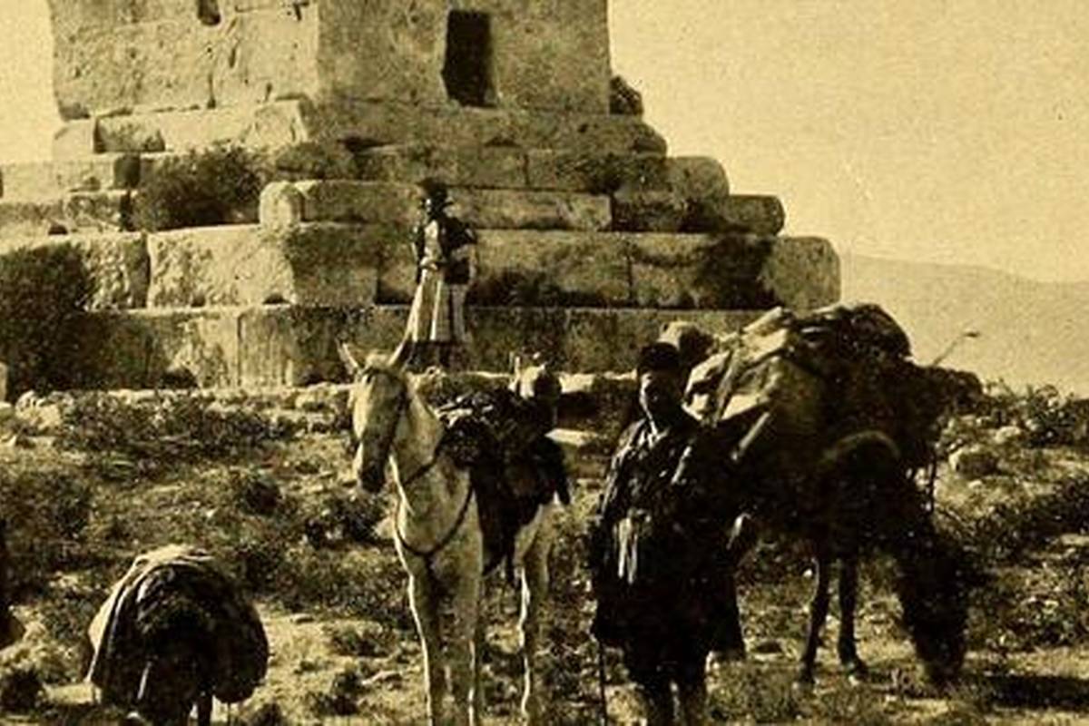 سفر به عصر قاجار؛ از منظرۀ رویایی تهران تا درختی روی مقبرۀ کوروش + عکس