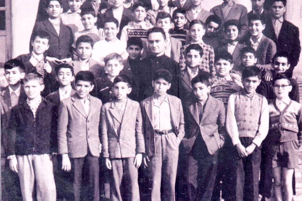 مدرسه سن‌لویی، سال 1240 خورشیدی در لاله‌زار