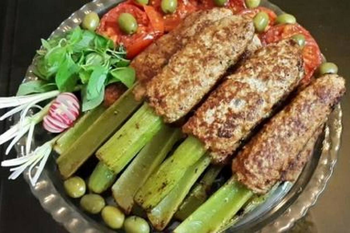 طرز تهیه کباب مرغ با کرفس (یک ناهار مجلسی با نکات)