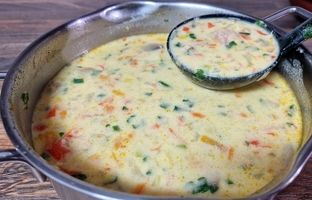 خوشمزه بپزید؛ طرز تهیه یک سوپ متفاوت نروژی با تن ماهی + ویدئو
