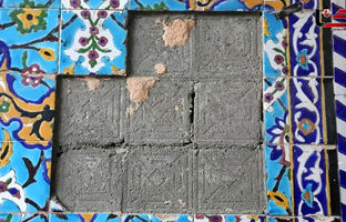 
فروپاشی کاشی کاری مسجد سید در اصفهان
