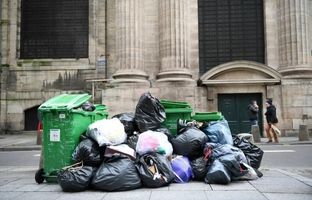 شهر معروف انگلیس در زباله غرق شده است! + ویدئو