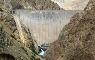 قدم زدن مردم کف سد کرج + ویدئو