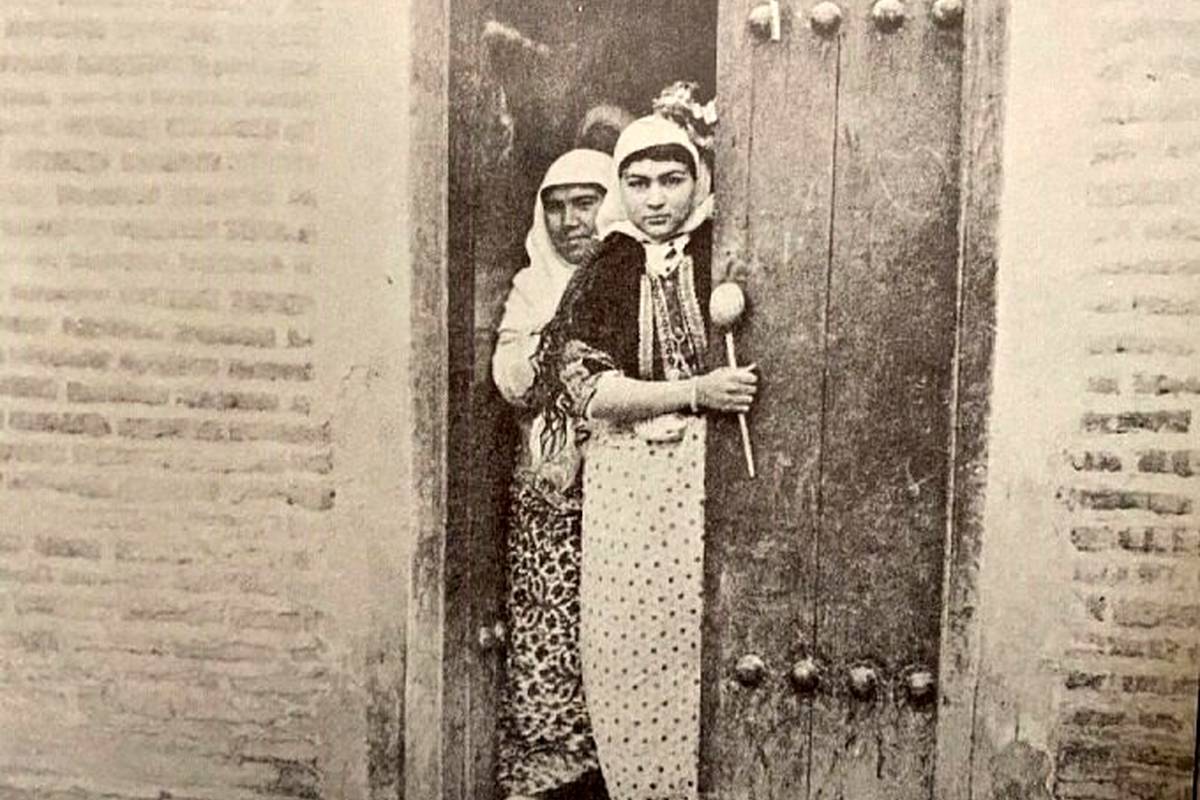 آخرین سوگلی ناصرالدینشاه با لباس چینی