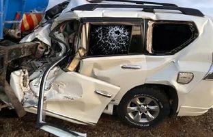 لحظه وحشتناک برخورد لندکروز با دیوار مخابرات آمل + ویدئو