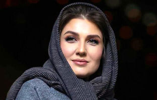 قرآن خواندن گلوریا هاردی در مراسم ترحیم مادربزرگ همسرش + ویدئو