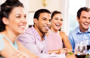 چرا بین این همه دوست، تنهاییم؟