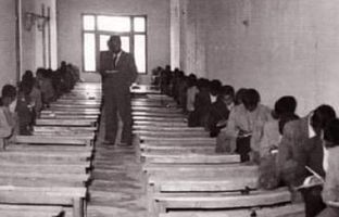 نمایی از یک جلسه امتحان و مراقبین در دهه سی + عکس
