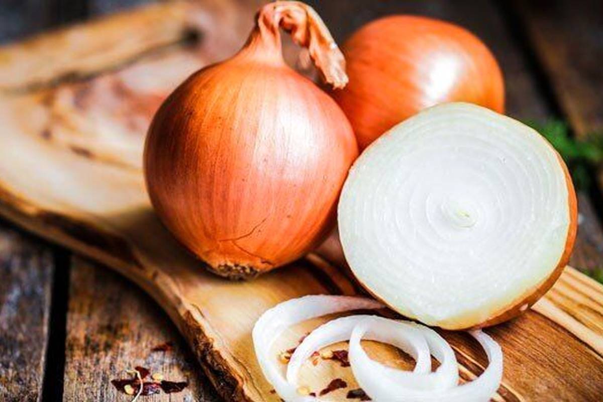 فیزیک‌دانان راز خرد کردن پیاز بدون اشک ریختن را فاش کردند 