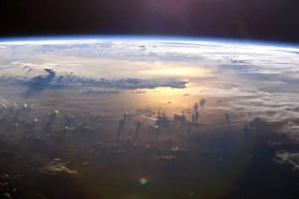 دانشمندان برای اولین بار میدان الکتریکی نامرئی را در اطراف زمین شناسایی کردند