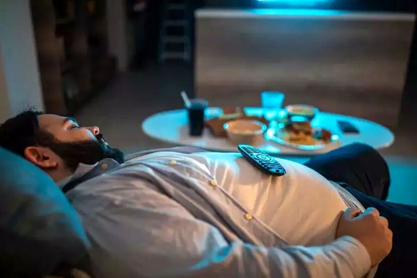 رازهای گرسنه از خواب برخاستن و جلوی یخچال رفتن 