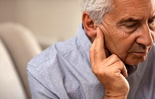 چطور کم‌شنوایی را در نزدیکانمان تشخیص دهیم؟