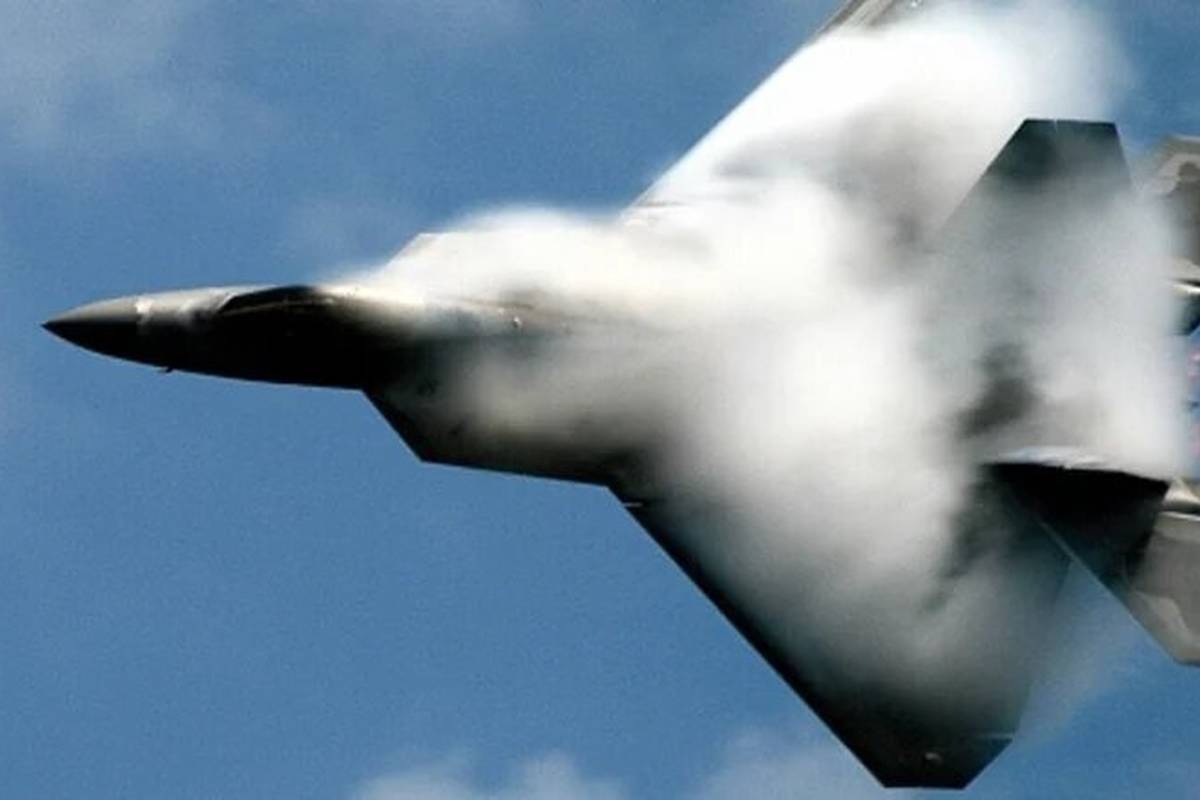 چرا صادرات جنگنده F-22 رپتور ممنوع است؟