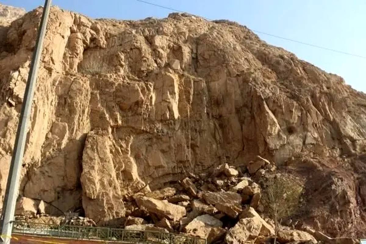 ریزش دیواره کوه بیبی شهربانو؛ احتمال تخریب کامل