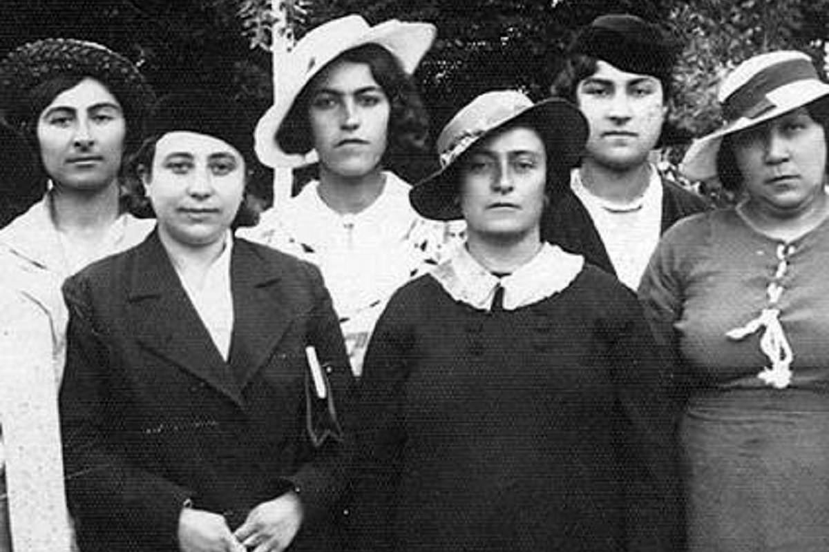 خیابان لاله زار تهران پیش از کشف حجاب در سال 1314 + عکس
