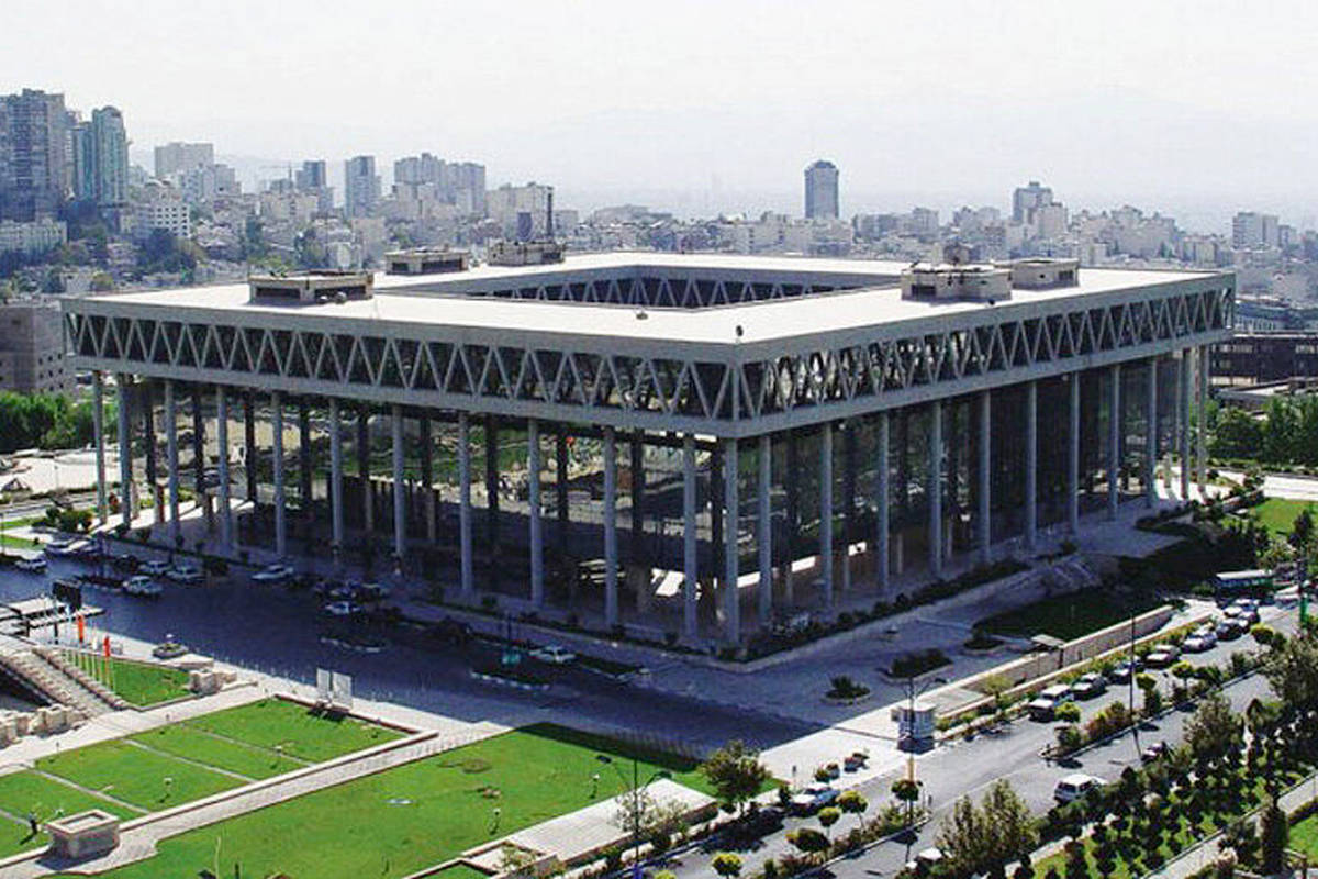 اولین عکس از ساختمان شیشه ای صدا و سیما پس از مهار آتش