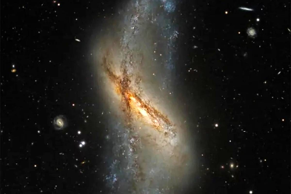 تصویر روز ناسا: کهکشان حلقهای-قطبی NGC 660