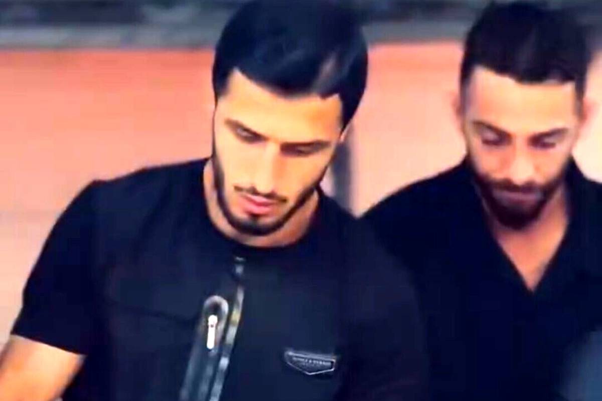 توزیع نذری با حضور ستارههای فوتبال + ویدئو