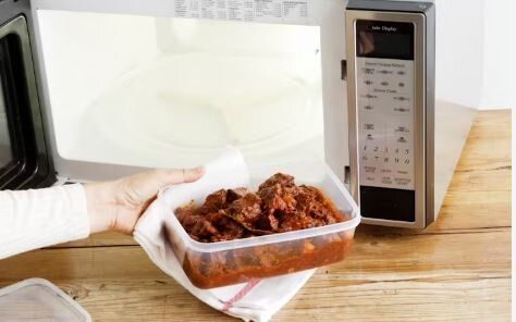 
مناسبت‌ترین ظروف برای گرم کردن غذا در مایکروویو
