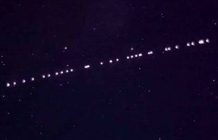  رقص نور ماهواره‌های استارلینک در آسمان تبریز + ویدئو