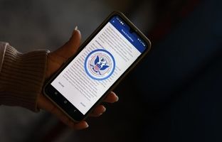 
ترامپ اپلیکیشن ورود پناهندگان به آمریکا را تعطیل کرد
