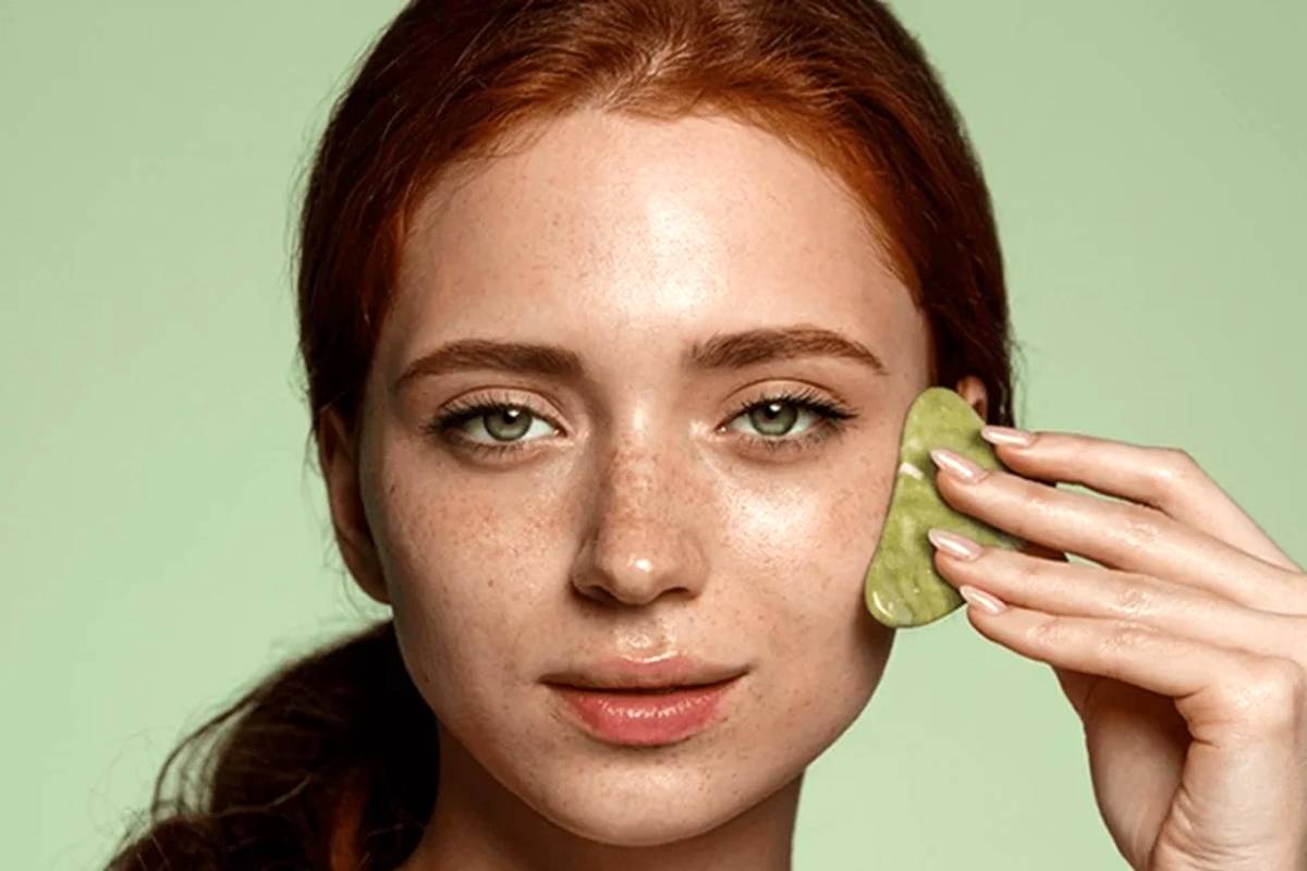 چه چیزی باعث پف صورت میشود + ۵ روش ساده رفع آن