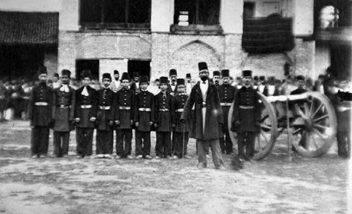 بست‌نشینی قزاق‌ها در اصطبل‌خانه سلطنتی