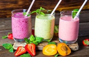 طرز تهیه ۲ مدل نوشیدنی میوه‌ای خنک برای روز‌های گرم!
