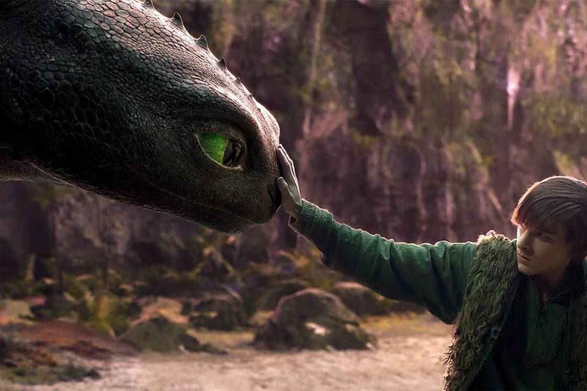  پوستر فیلم How to Train Your Dragon اژدهایی غول پیکر را نشان می‌دهد