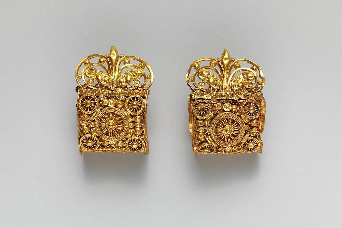 گوشواره های طلای اتروسک به سبک ۷۰۰ سال پیش