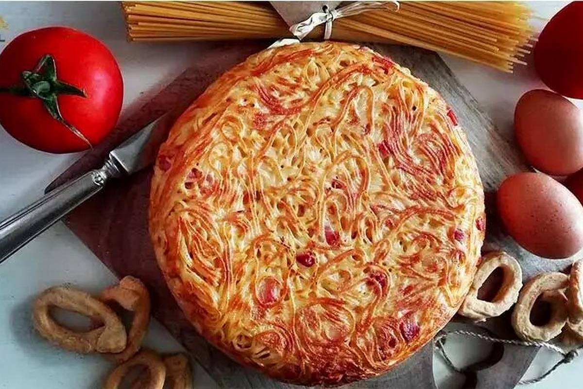 خوشمزه بپزید؛ فریتاتا با پاستا ؛ املت لذیذ بدون گوشت با پنیر در فر و تابه