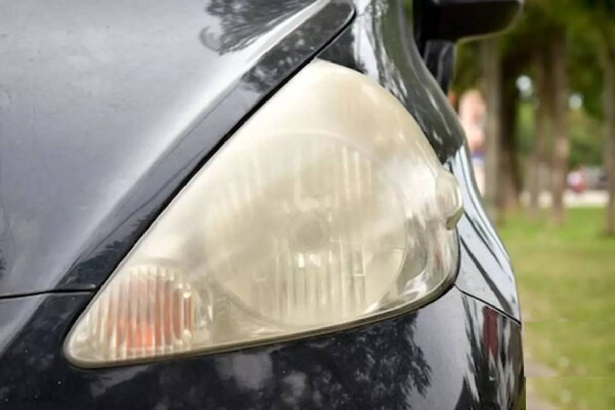 کدر شدن چراغهای خودرو؛ دلایل و راهکارهایی برای پیشگیری و ترمیم