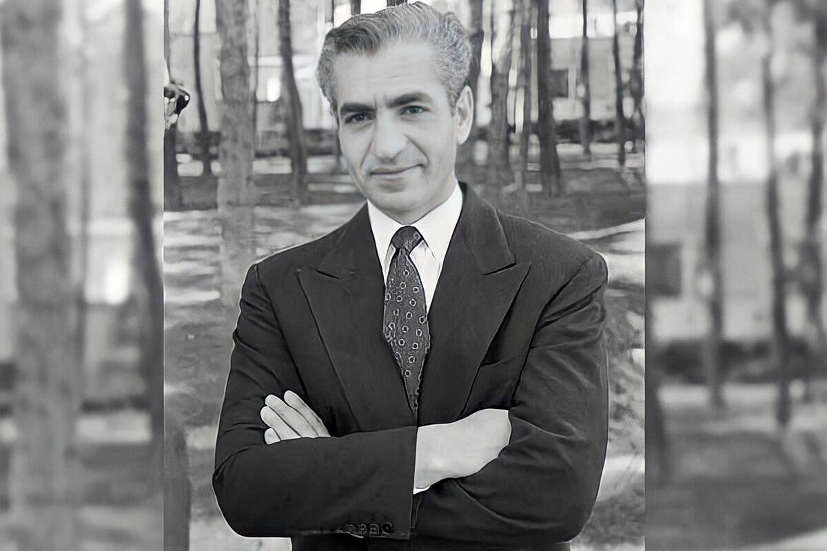 خودروی شاه در بازگشت به تهران و برپایی «طاق نصرت» + عکس