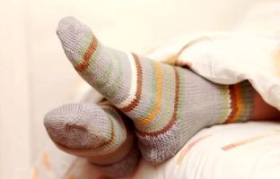 رنگ و جنس جوراب چه تاثیری بر سلامت پاها دارد؟