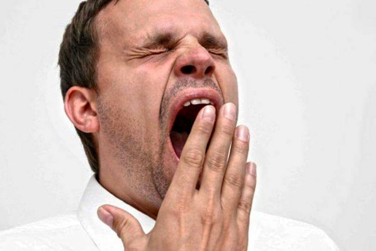 چرا با دیدن خمیازه کشیدن دیگران، خمیازه میکشیم؟