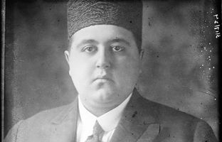 عکس قدیمی: درباریان در مراسم سلام به احمدشاه در اوایل دهه 1290 